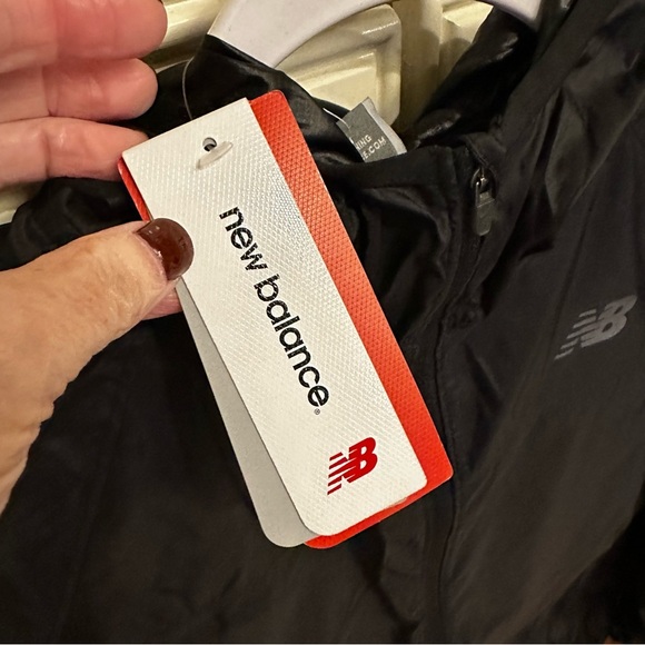 New Balance Women’s Black Windcheater Wind Breaker Jacket Running Biking NWT S - Picture 9 of 16